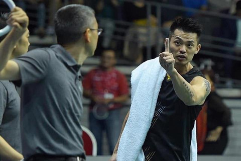 Huyền thoại cầu lông Lin Dan bỏ cuộc sau khi mâu thuẫn với trọng tài