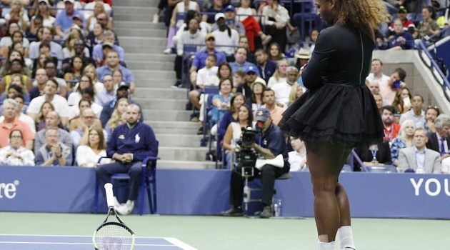 Serena 'nổi điên' trong ngày Naomi Osaka đăng quang US Open