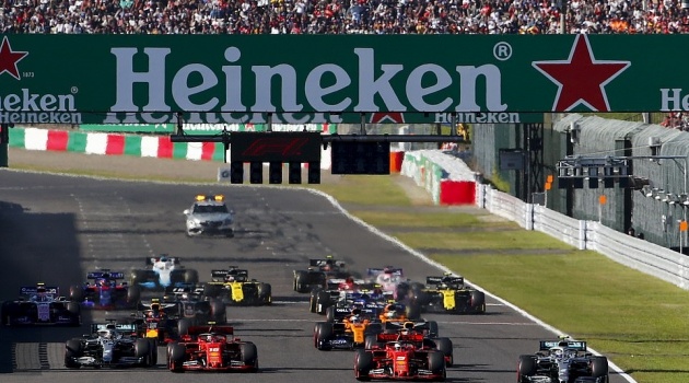 Mercedes vô địch, Hamilton hằn học trên bục podium