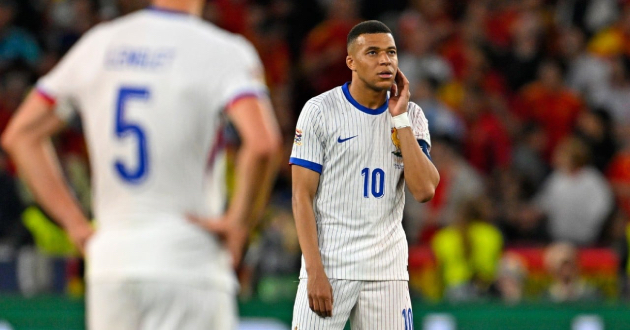 Mbappe-the-controversial-gesture-2