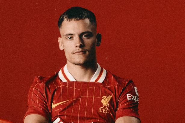 0_Liverpool-Unveil-New-Si