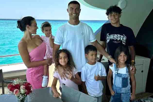 cristiano-ronaldo-family-instagram-tout-072124-29f40a6a20714176b6664afd9ab49a7d-2