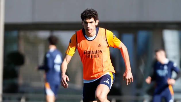 jesus-vallejo-durante-un-entrenamiento-con-el-real-madrid-la-pasada-temporada.r_d.343-200-10929.png