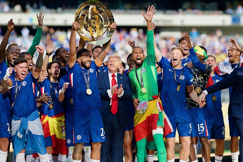 Chelsea_FC_with_Donald_Trump_at_the_2025_FIFA_Club_World_Cup_final-2