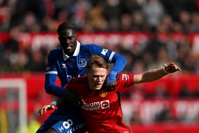 Hàng tiền vệ trong mơ của Man United sau cuộc đại tu chuyển nhượng