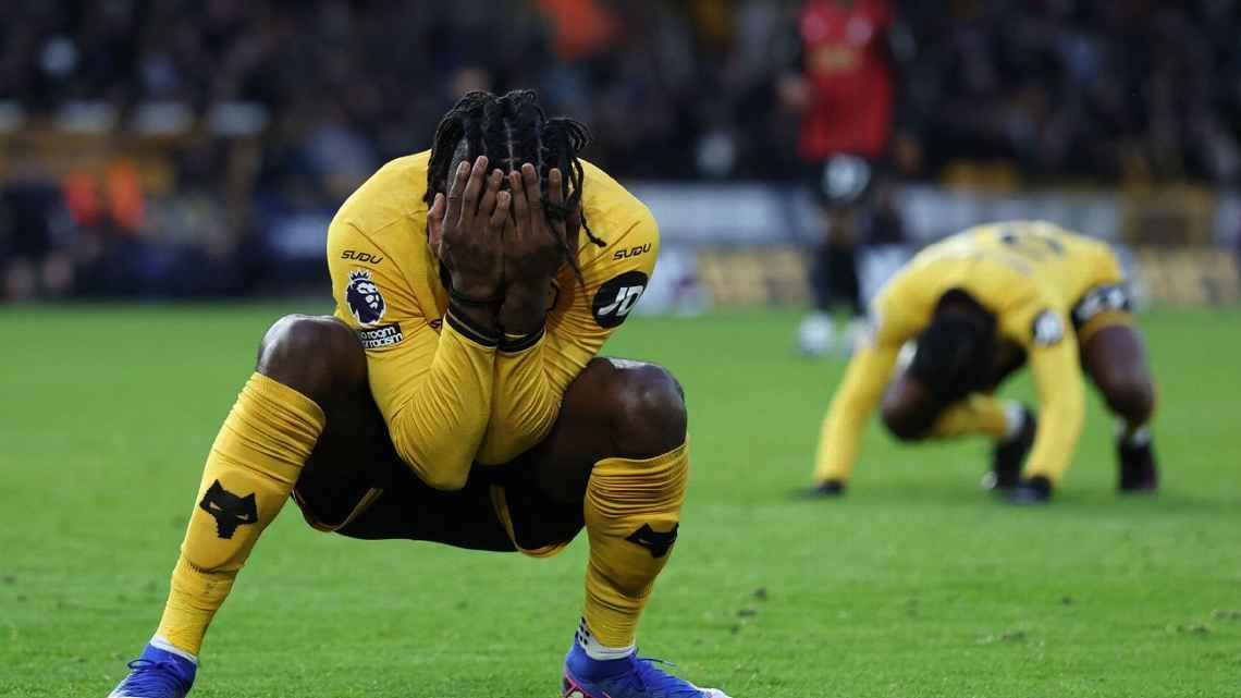 Kịch bản tồi tệ đẩy Wolves rớt hạng ngay cuối tuần này