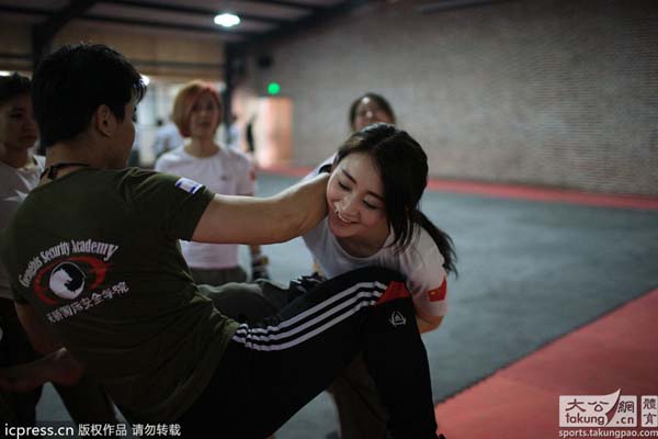 chinese_female_bodyguards_51
