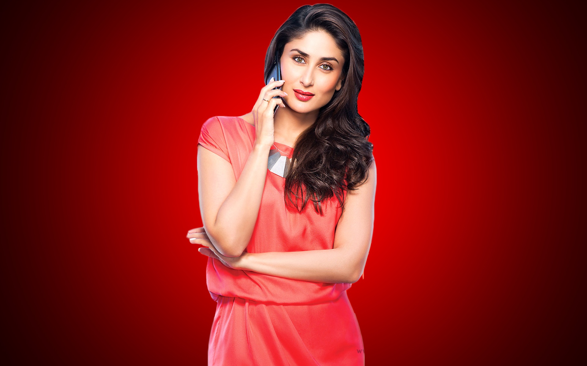 Kareena-Kapoor-hot-in-red