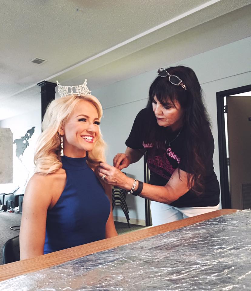 13769429_590035997842100_