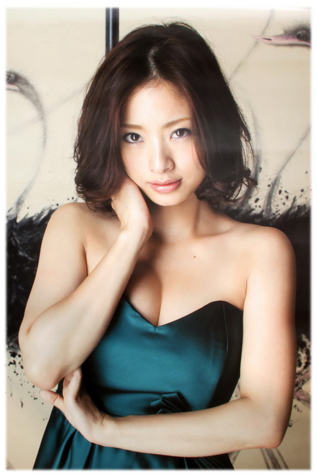 1448529183-5-aya-ueto