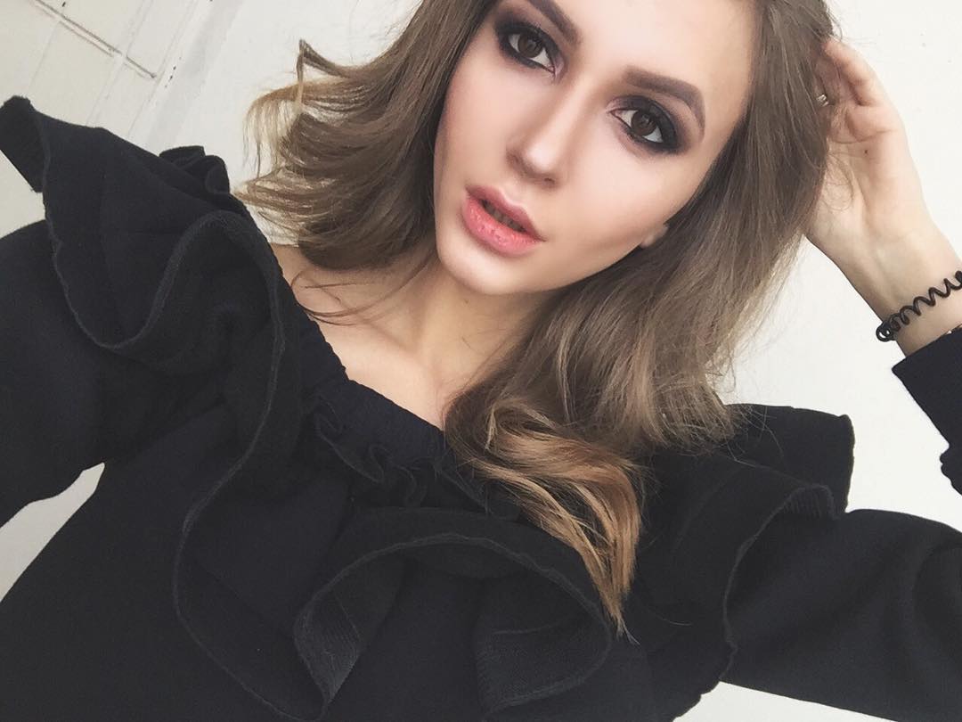 12729552_620431371442228_