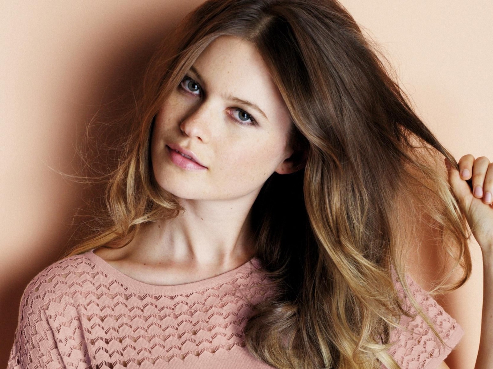 behati-prinsloo-wallpaper