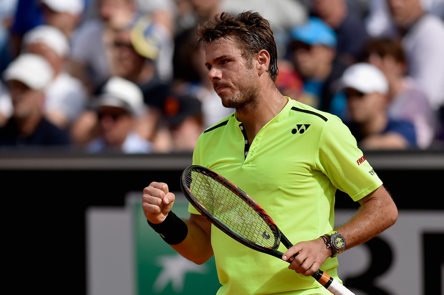 Stanislas-Wawrinka-Audemars-Piguet-Royal-Oak-Offshore-Diver-Chronograph-26703ST-Yellow-Roland-Garros-2016-1