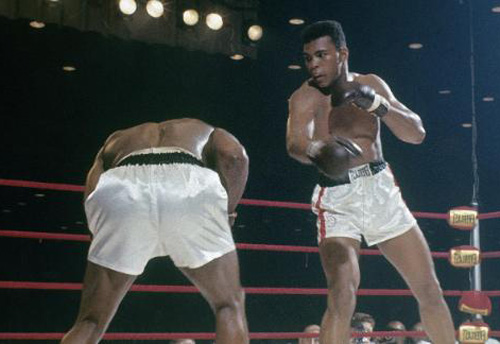 Đấu giá đôi găng của huyền thoại Muhammad Ali