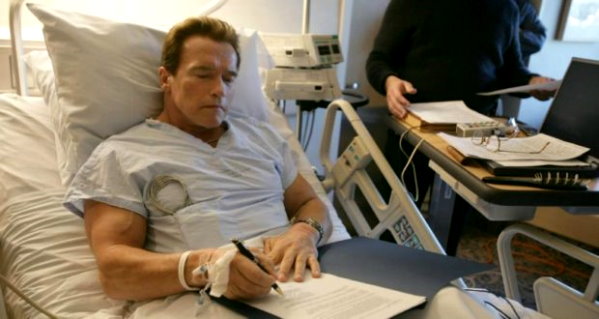 Arnold-Schwarzenegger phau thuat tim