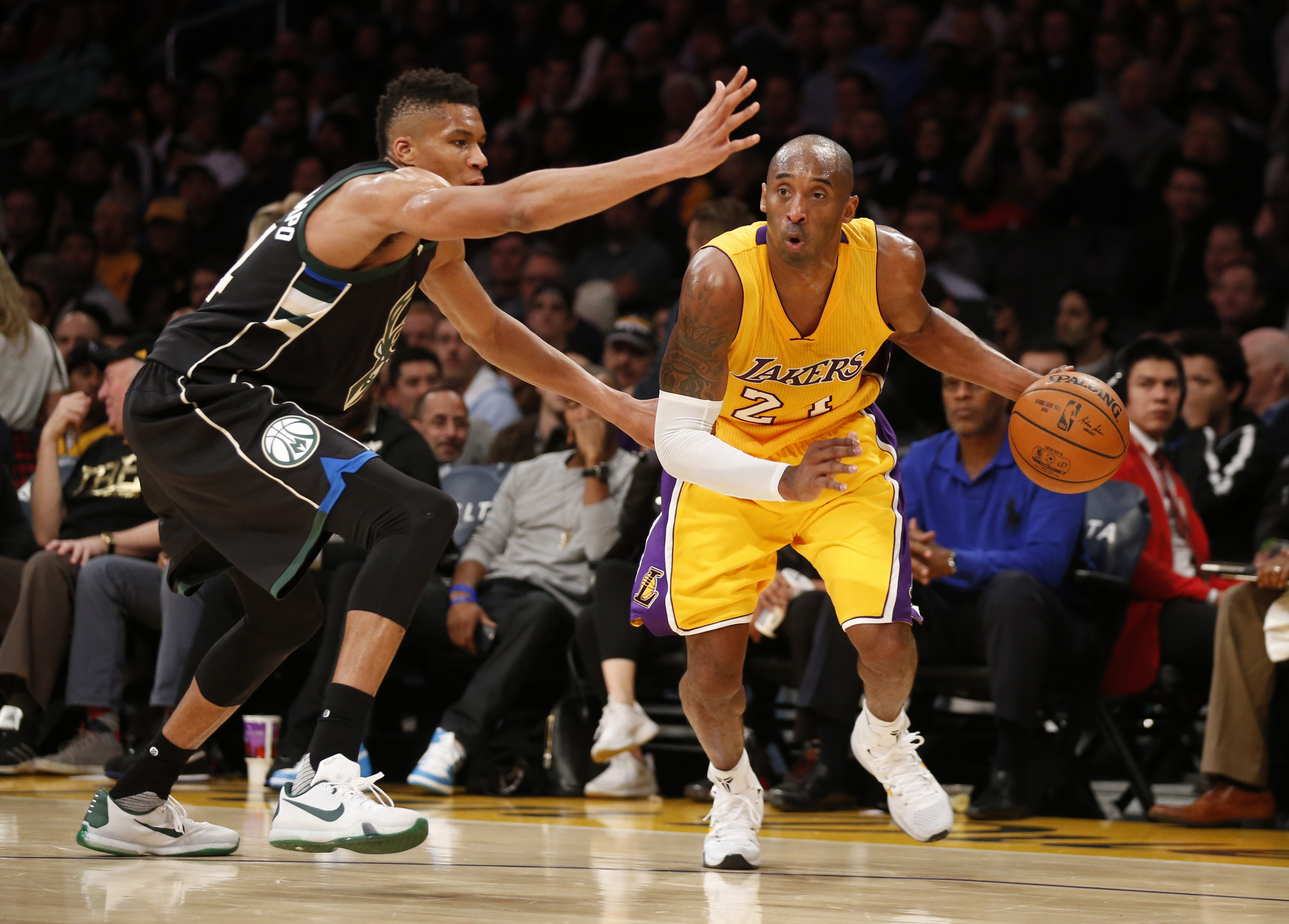 Bucks-Lakers-Basketba_Nava1