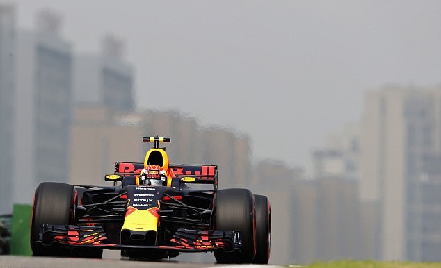 Hamilton-F1-China-11