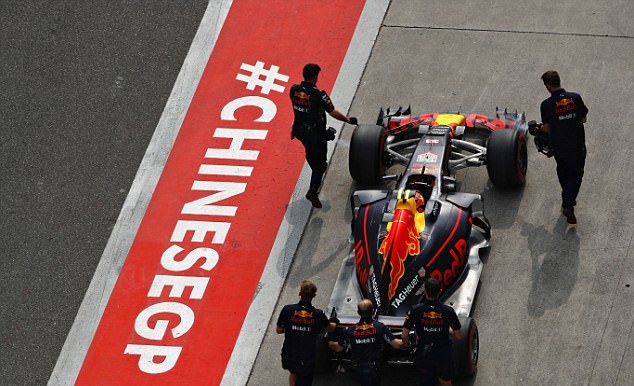 Hamilton-F1-China-12
