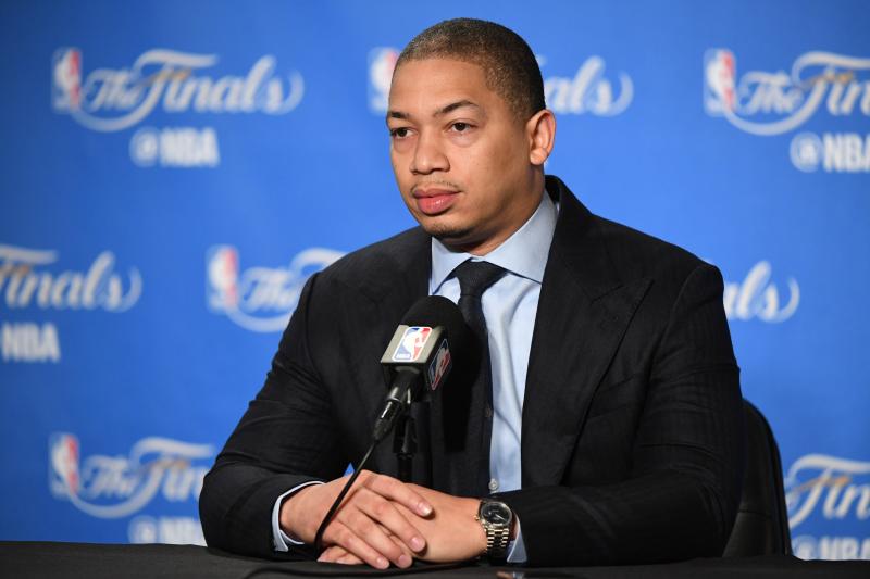 HLV-tyronn-lue-says-warriors-are-best-hes-ever-seen-after-cavaliers-game-1-loss