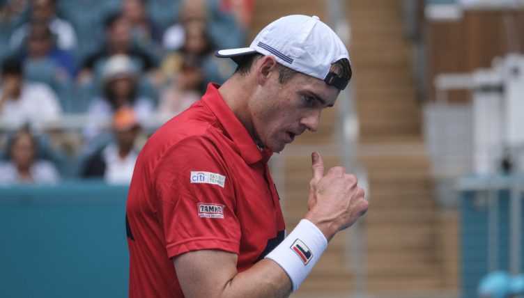 John-Isner-disappointed-from-PA-752x428