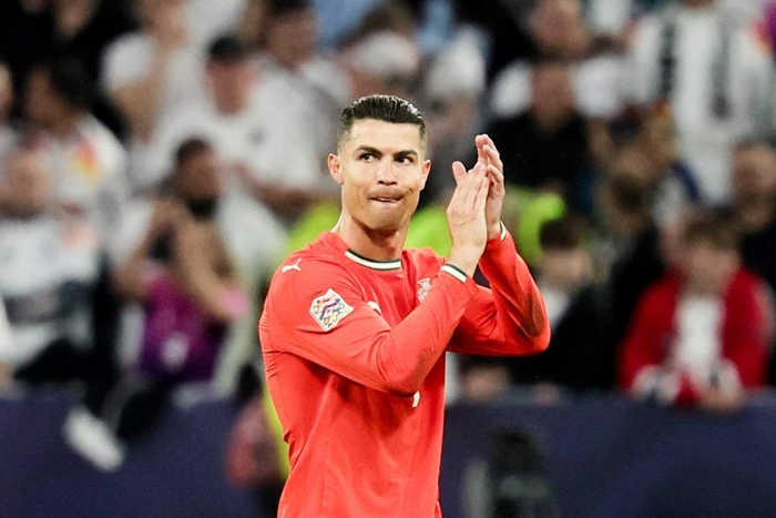 Ronaldo FIFA 01