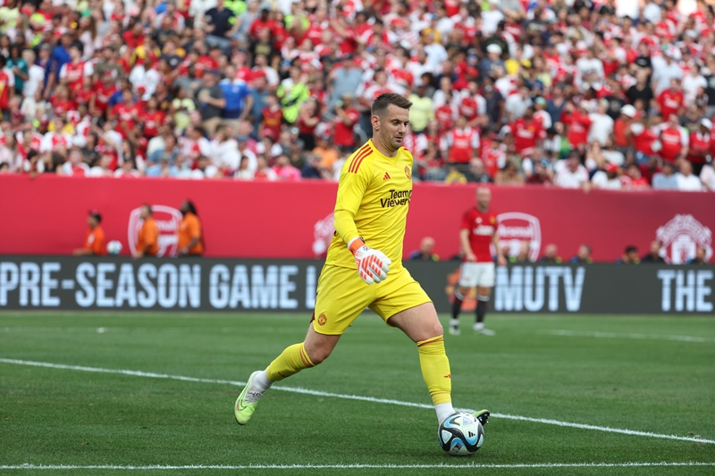 Tom Heaton 01