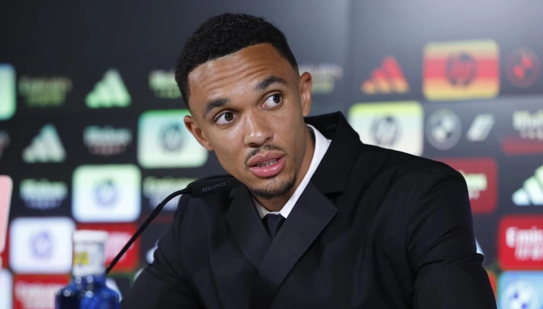 Trent Alexander-Arnold Liverpool John Lennon 02