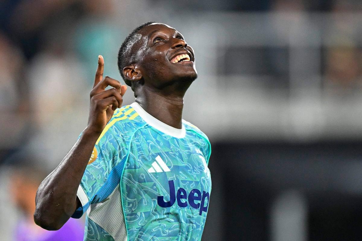 Randal Kolo Muani 02