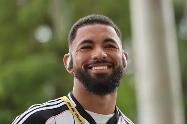 Douglas Luiz 02