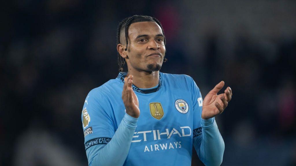 Manuel Akanji 01