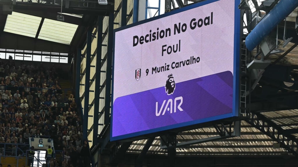VAR Fulham 03