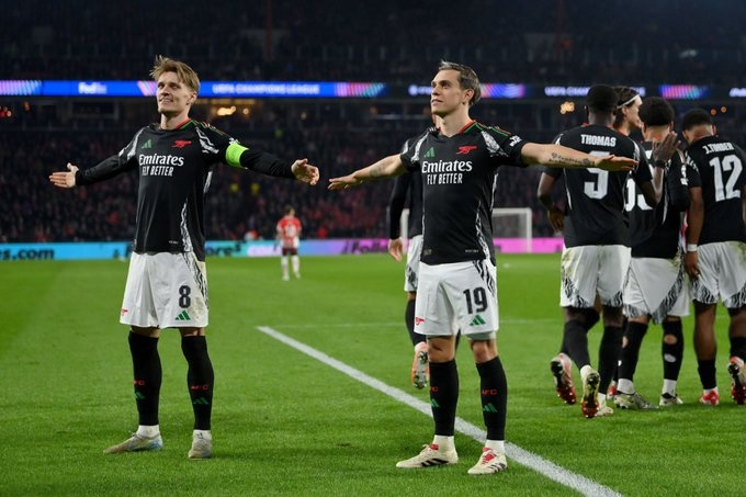 Leandro Trossard Martin Odegaard 01