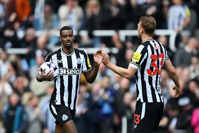 Alexander Isak Dan Burn 01