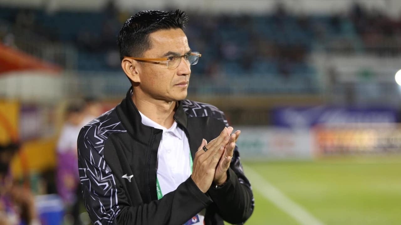 Kiatisuk Senamuang 02