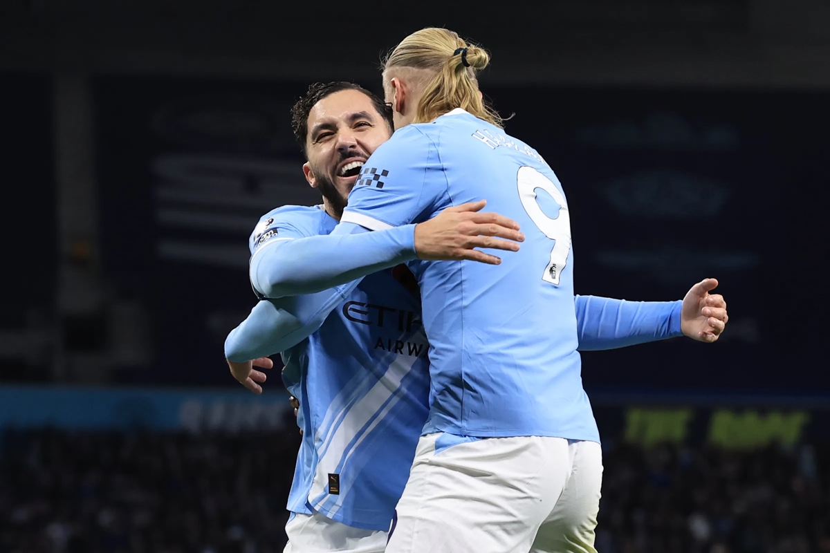 Erling Haaland Rayan Cherki 01