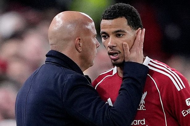 Hugo Ekitike Arne Slot 01