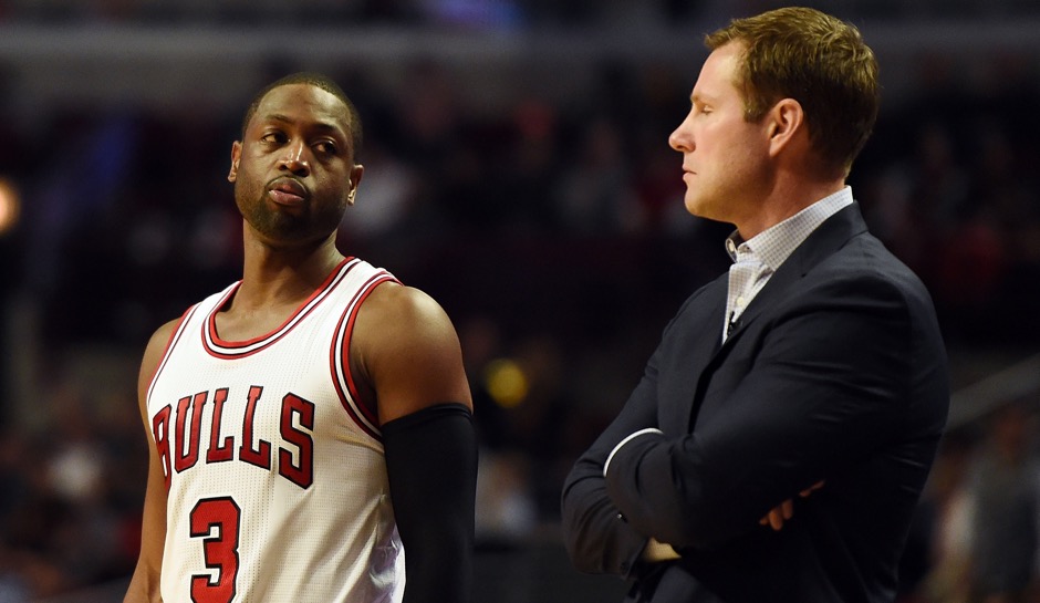 Chicago-Bulls-Fred-Hoiberg-Dwyane-Wade-Looks-At-Each-Other