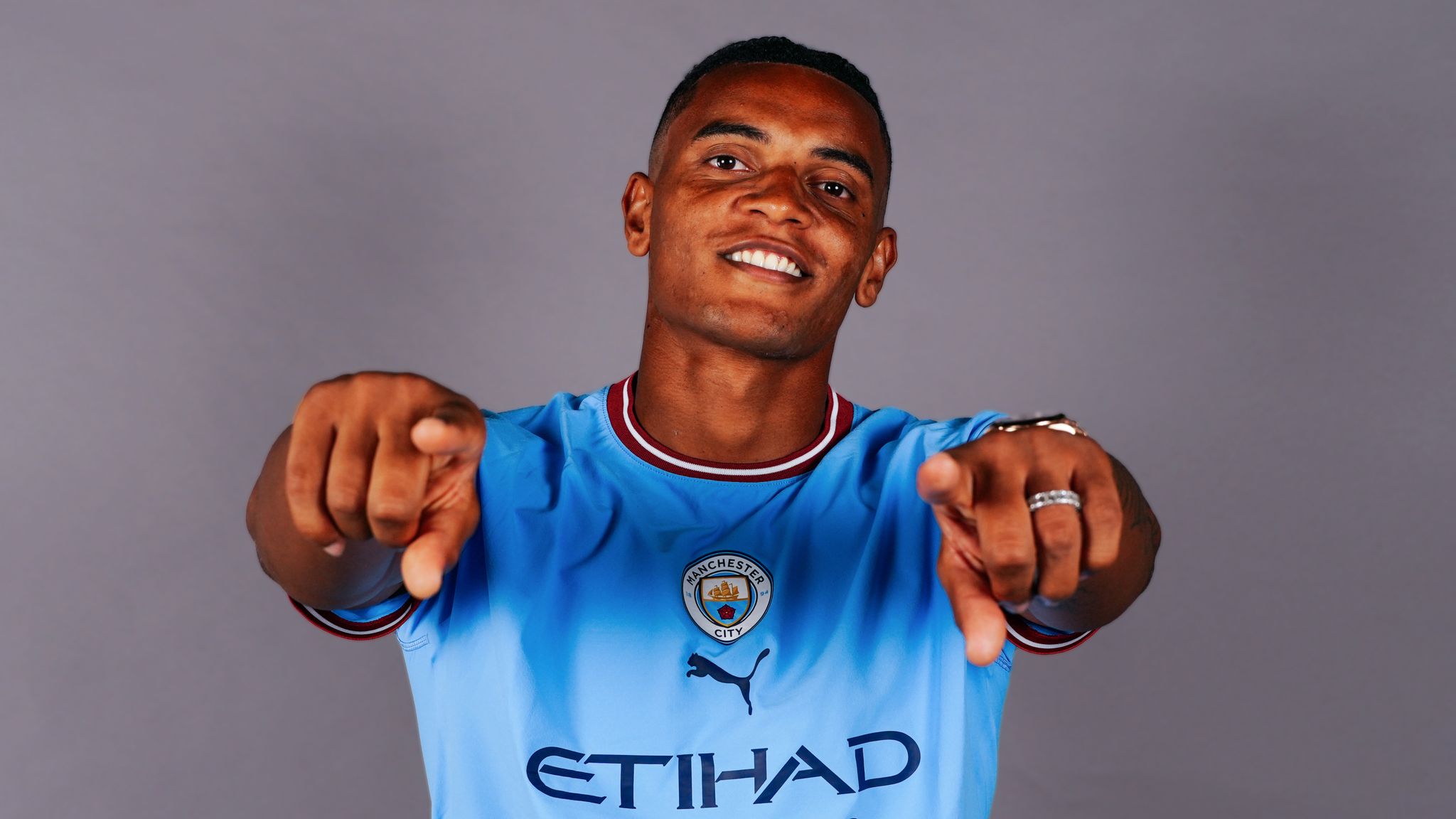 skysports-manuel-akanji-manchester-city_5883565