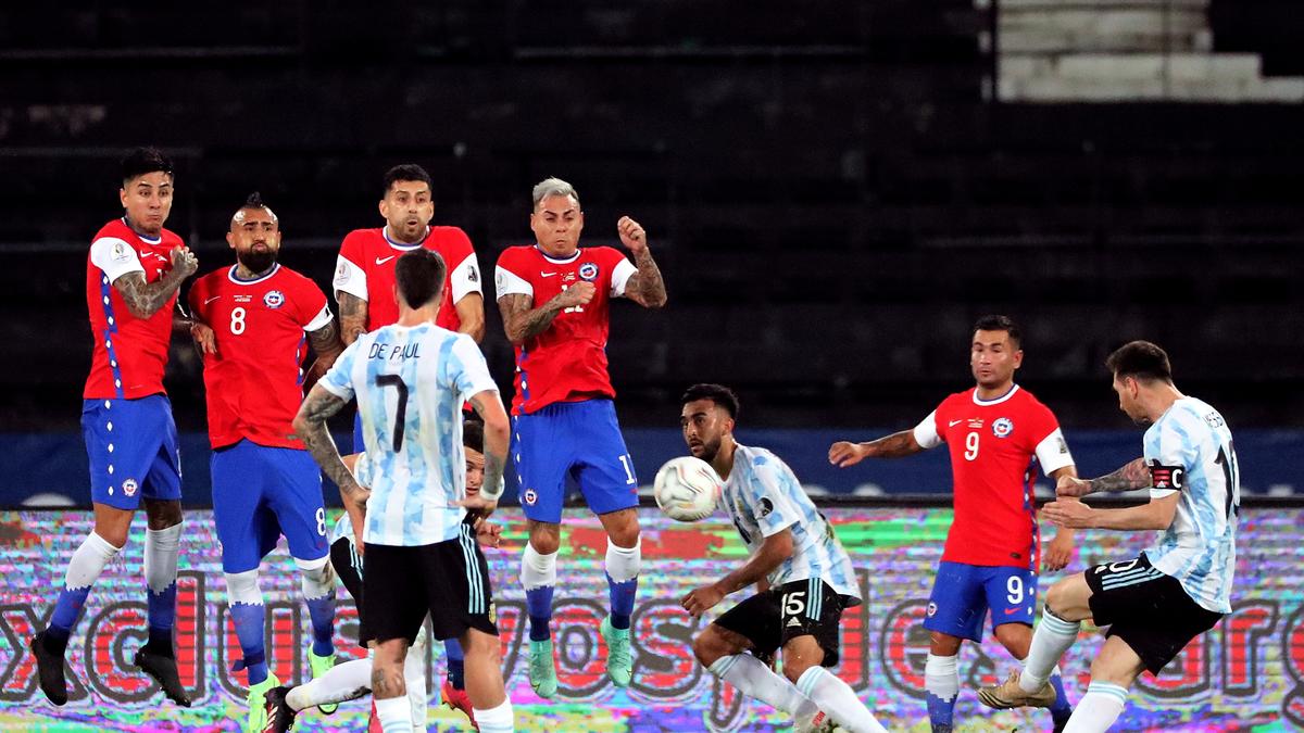 2021-06-14T235156Z_768538363_UP1EH6E1O8QRY_RTRMADP_3_SOCCER-COPA-ARG-CHL-REPORT