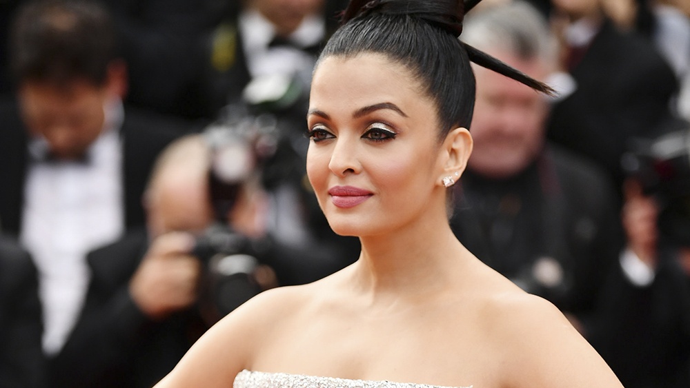 How-Aishwarya-Rai-Bachchan-worked-shimmer-on-the-Cannes-2018-red-carpet