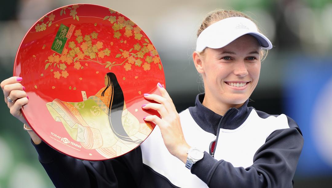 caroline_wozniacki_ppo_trophy