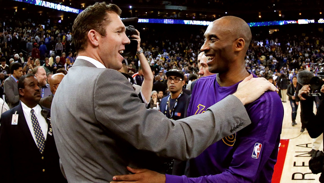 Kobe-Bryant-Luke-Walton-e1471526537547