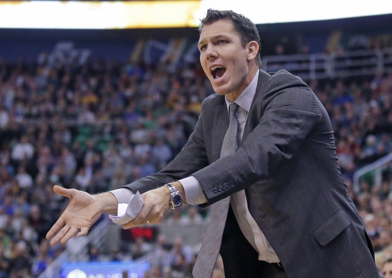 la-sp-lakers-luke-walton-20160430
