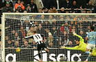 Howe ôm đầu khi Newcastle phung phí bốn cơ hội trước Man City