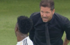 Bị Simeone mỉa mai, Vinicius đáp trả thâm thúy trên MXH