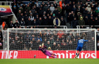 Ramsdale rực sáng trong loạt luân lưu giúp Newcastle đi tiếp