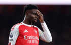 Nỗi cô đơn của Saka khi Arsenal tự bắn vào chân
