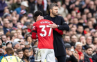 MU tìm người đá cặp cùng Mainoo: Đừng quên lời Carrick
