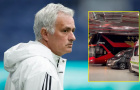 Mourinho bị mỉa mai vì ngồi xe bus xem Benfica thi đấu