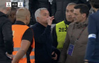 Mourinho nhận án cấm 2 trận, bức xúc vì bị gọi là kẻ phản bội